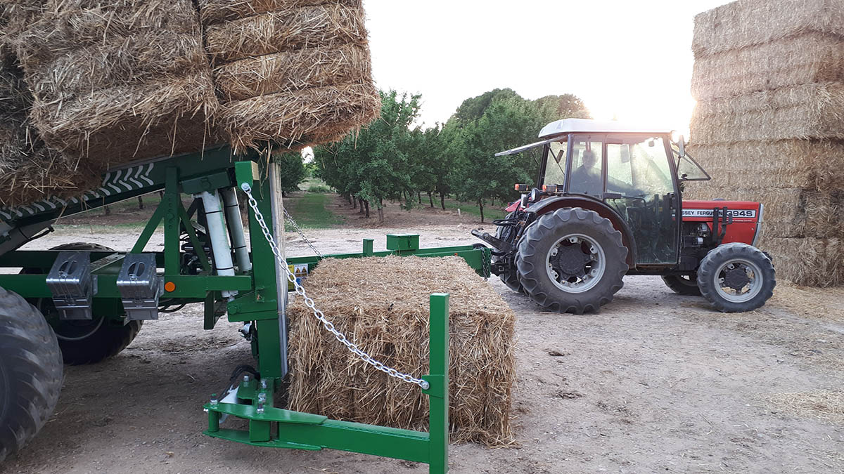 Remolque agrupador de alpacas de paja - Talleres Val